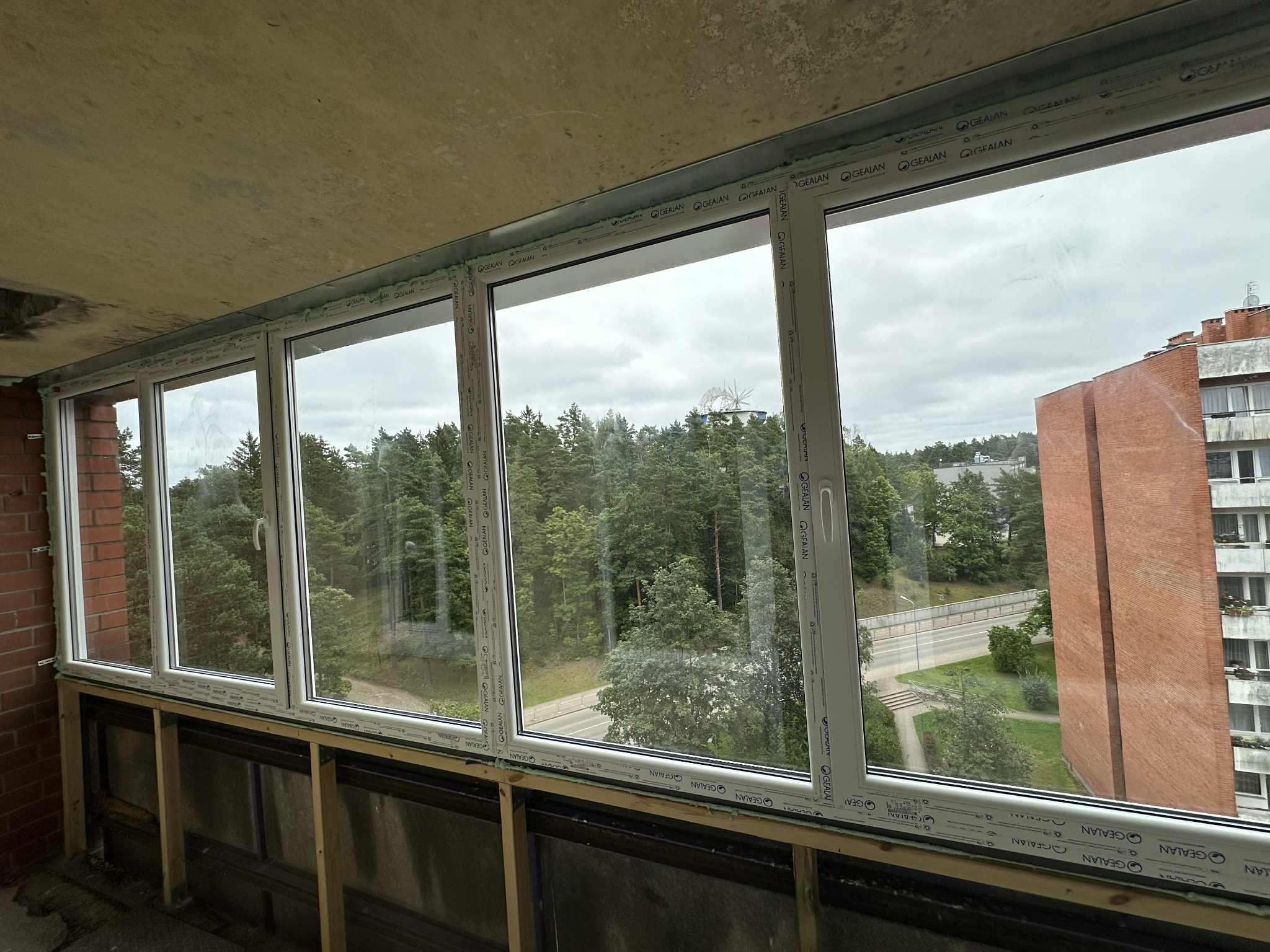 Sporta centra logu maiņa - DERONA RD